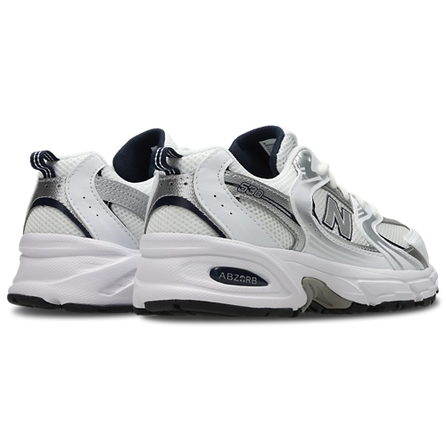 New Balance 530 en plateado blanco y azul marino