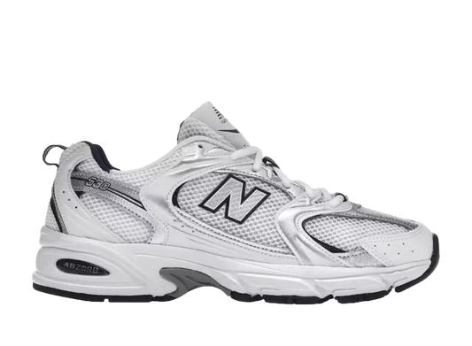 New Balance 530 en plateado blanco y azul marino